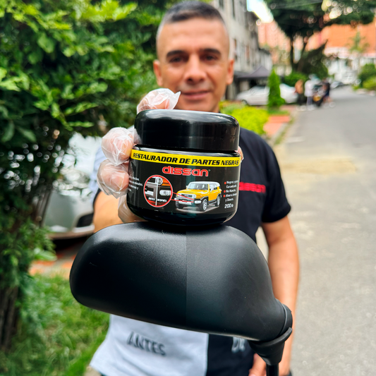 COMBO RESTAURADOR DE PARTES NEGRAS + TOALLA DE MICROFIBRA + AROMATIZANTE CARRO NUEVO